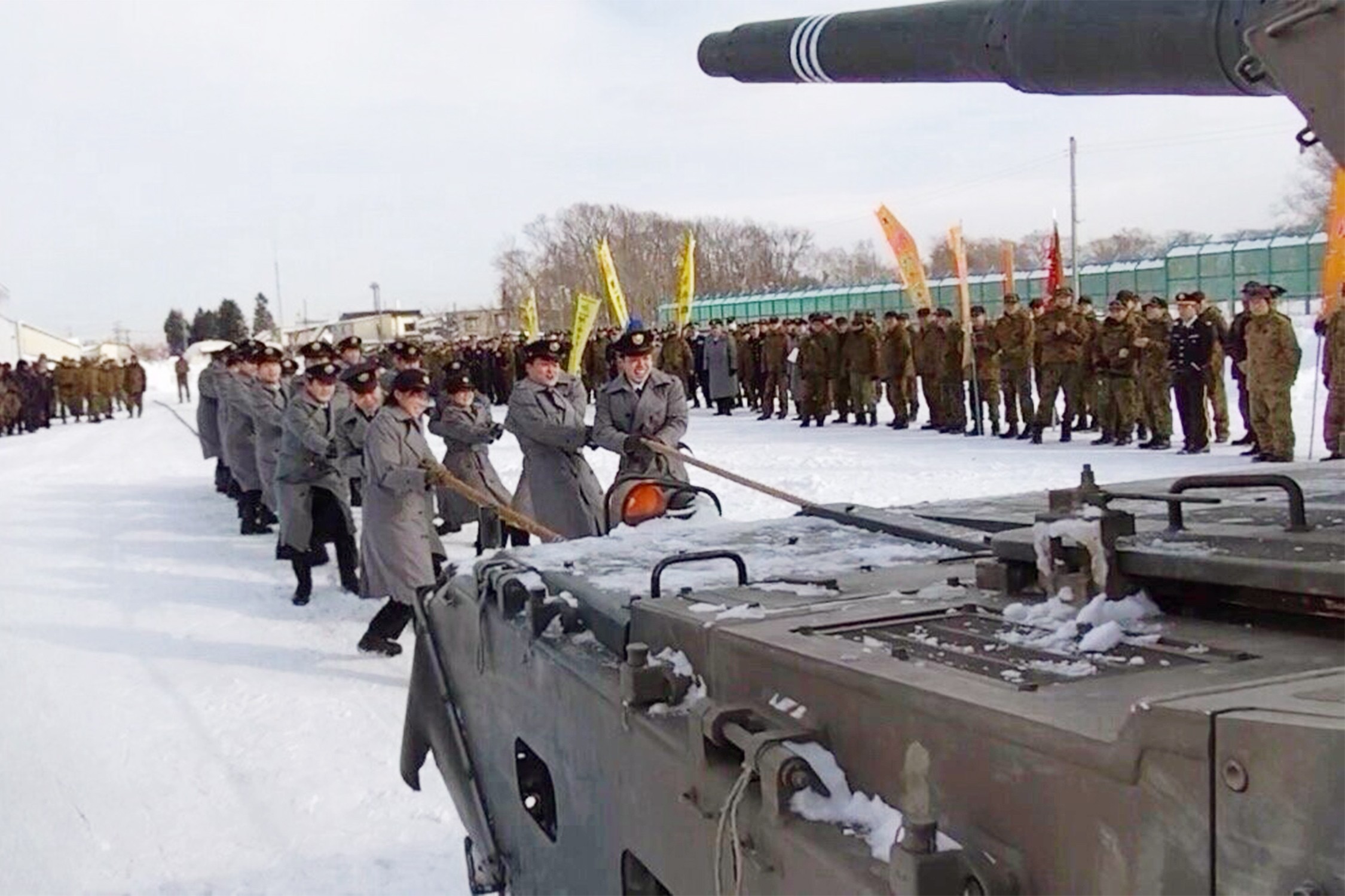 仲間と共に動かした44トン 笑顔あふれる門出の式典｜北千歳駐屯地