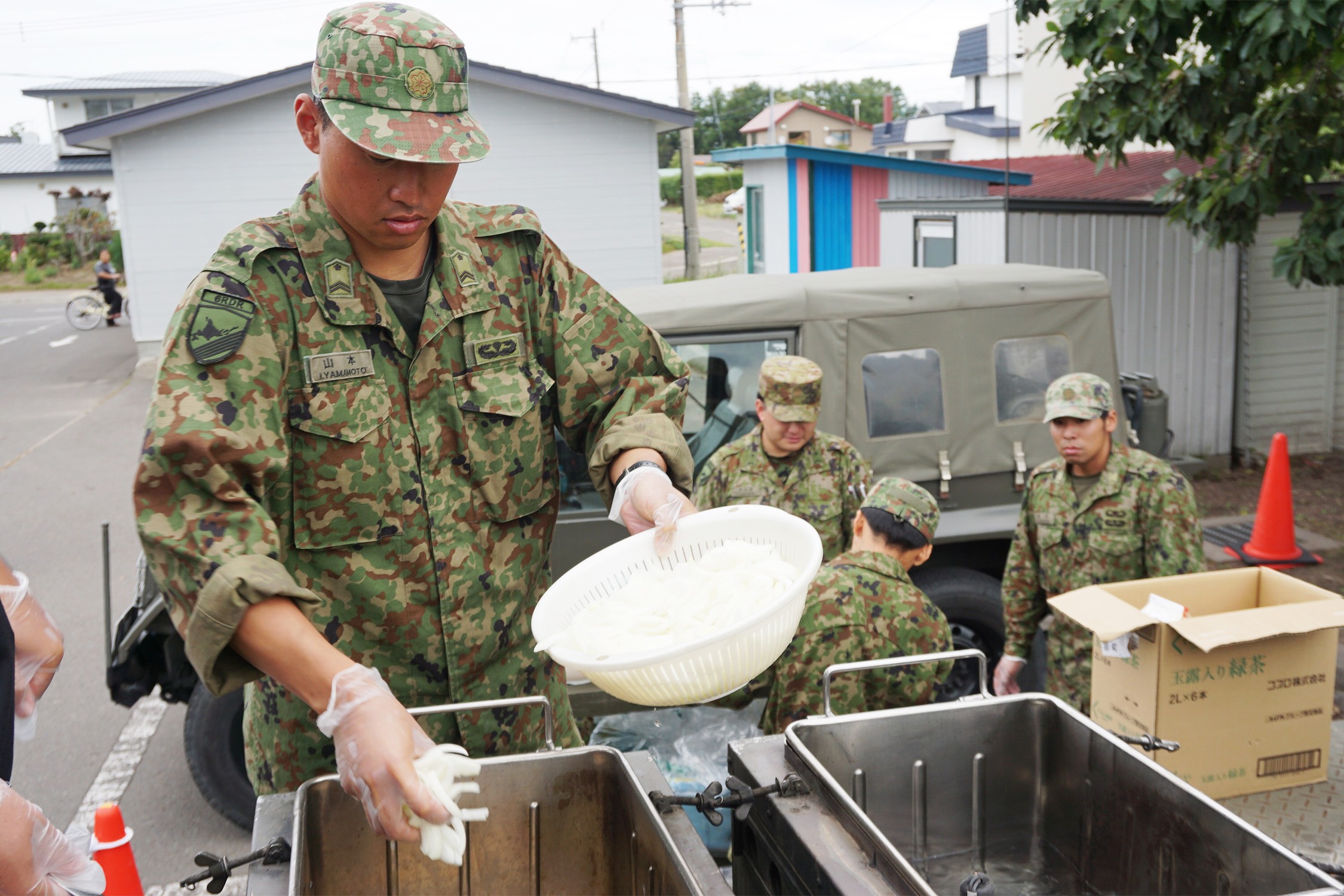 斜里町防災訓練で炊き出しに車両展示 住民と交流深める｜美幌駐屯地
