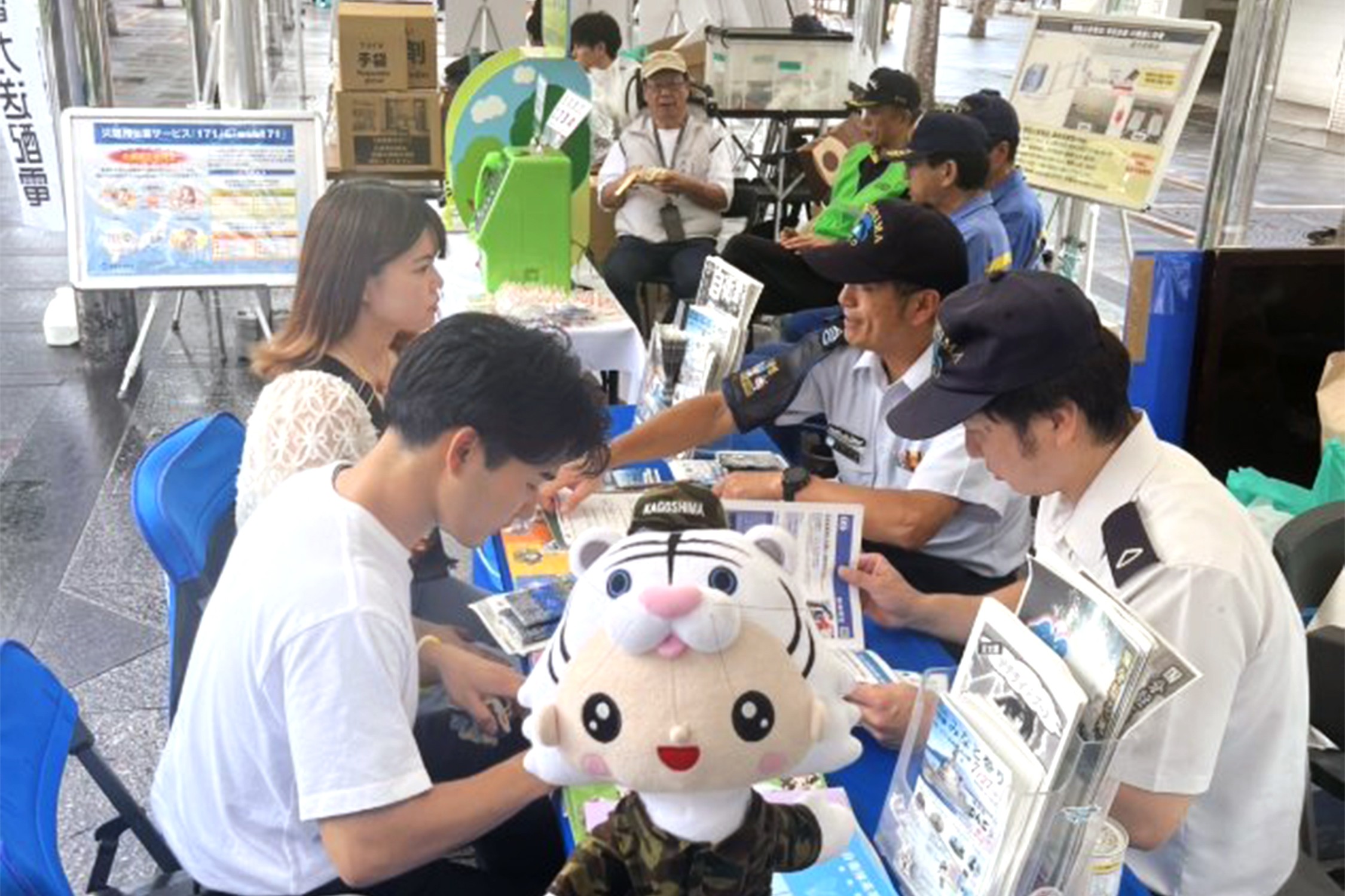 桜島の教訓から学ぶ防災 祭りで自衛隊ブース人気集める｜鹿児島地本