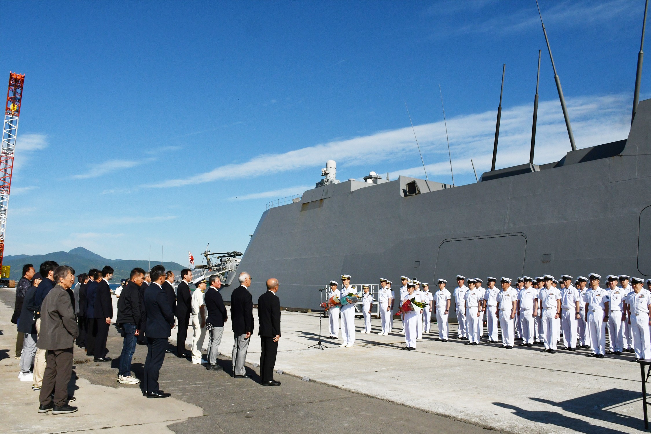 FFM型護衛艦が佐賀県初寄港 約3600人が来場し大にぎわい｜佐賀地本