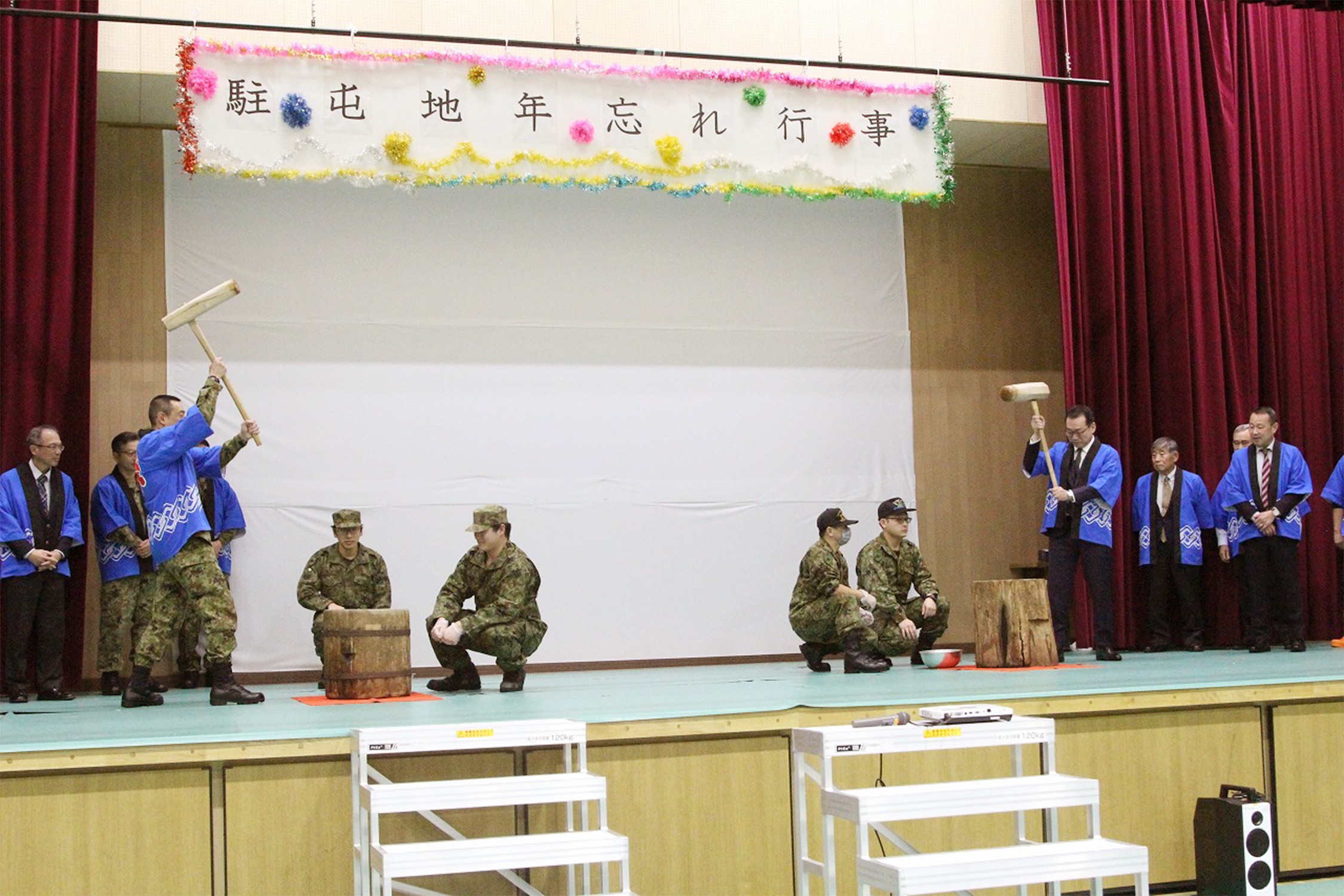 家族と祝う駐屯地年忘れ行事 笑顔で一年を締めくくる｜倶知安駐屯地　