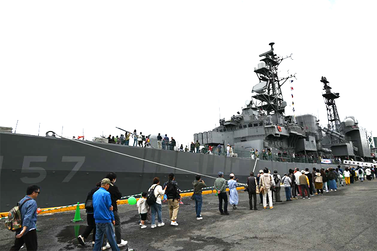 護衛艦「さわぎり」初夏の門司に降臨!艦艇見学＆こだわりカレーで大盛況｜福岡地本