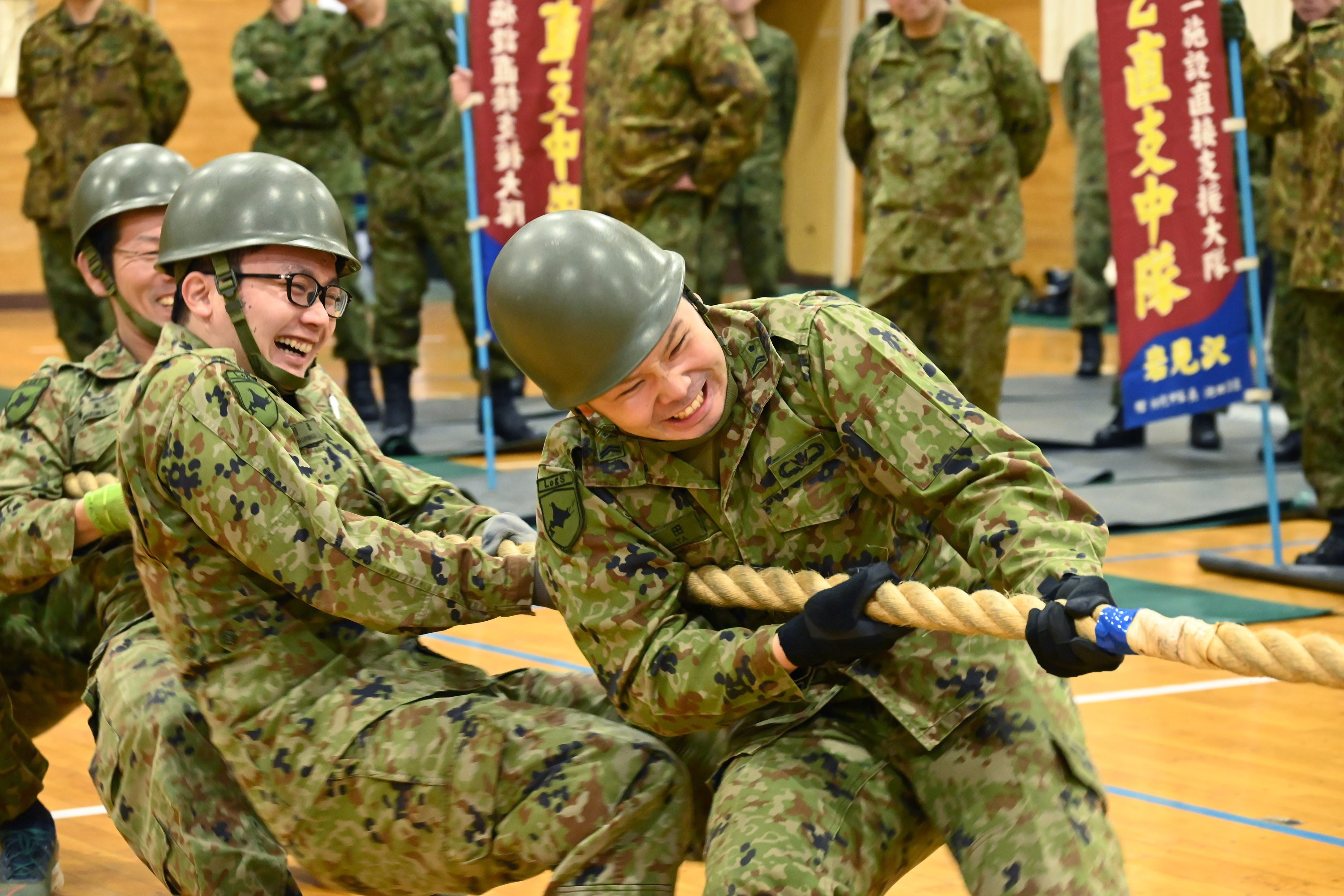 団結力で新年始動! 綱引きで全7チーム激突｜岩見沢駐屯地