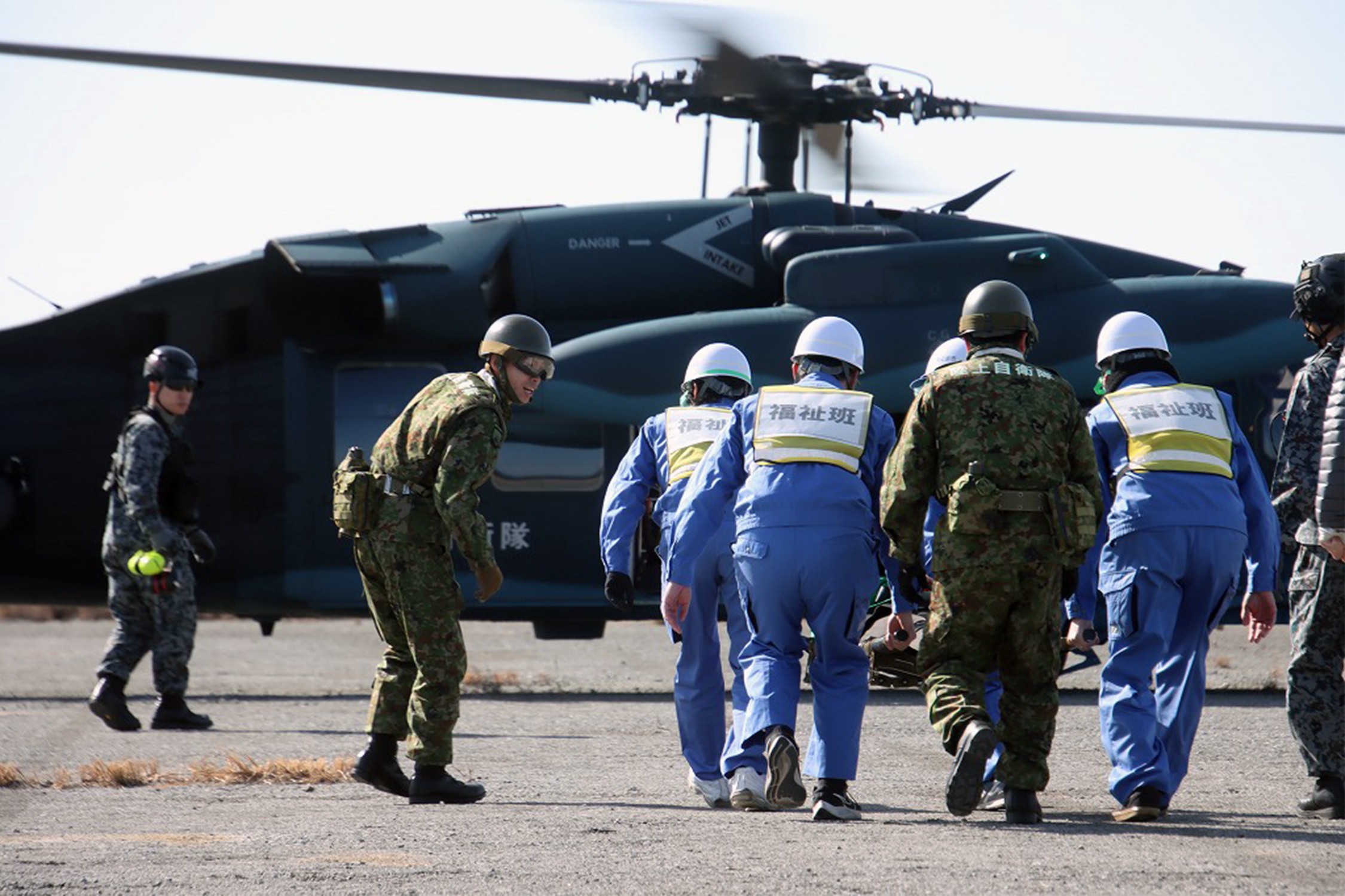 原子力防災訓練参加 空路搬送要領を検証｜板妻駐屯地