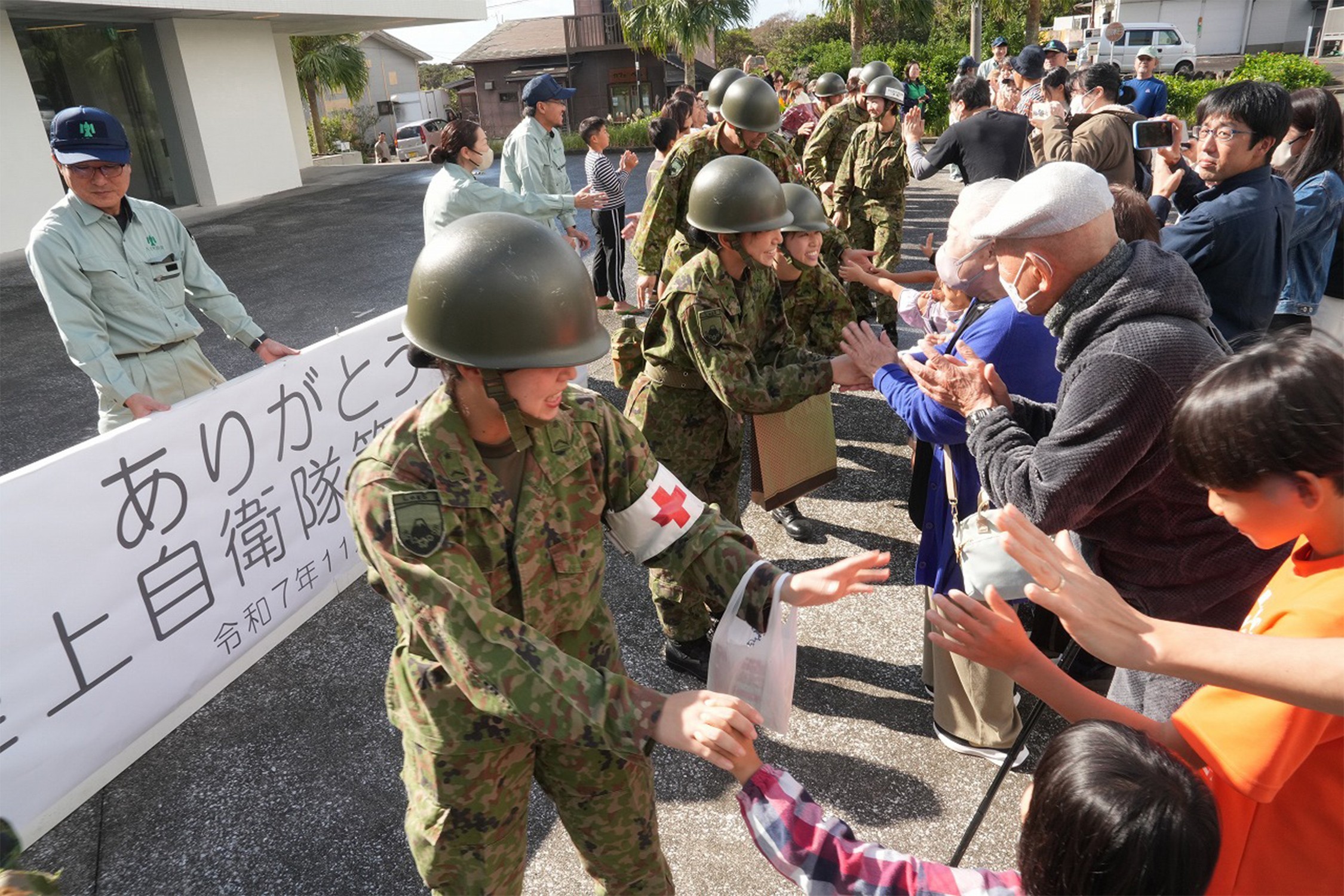災害派遣の縁つなぐ 復興願い島へ再訪｜第1師団 - 防衛日報デジタル