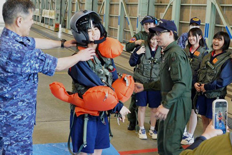 P-3C見学や野外カレー体験も!八戸で中学生が職場体験｜青森地本