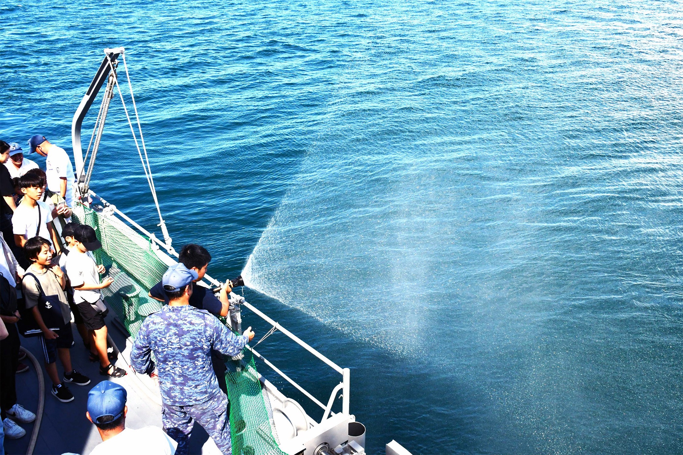 木造船体に驚きの声 掃海艇「ひらしま」艦艇広報｜佐賀地本