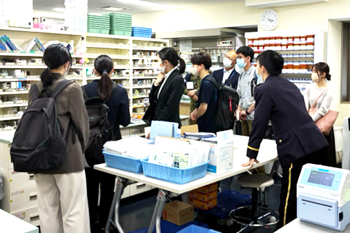 自衛隊に薬剤官って職業があるんだ!?薬科学生が阪神病院に見学｜大阪地本