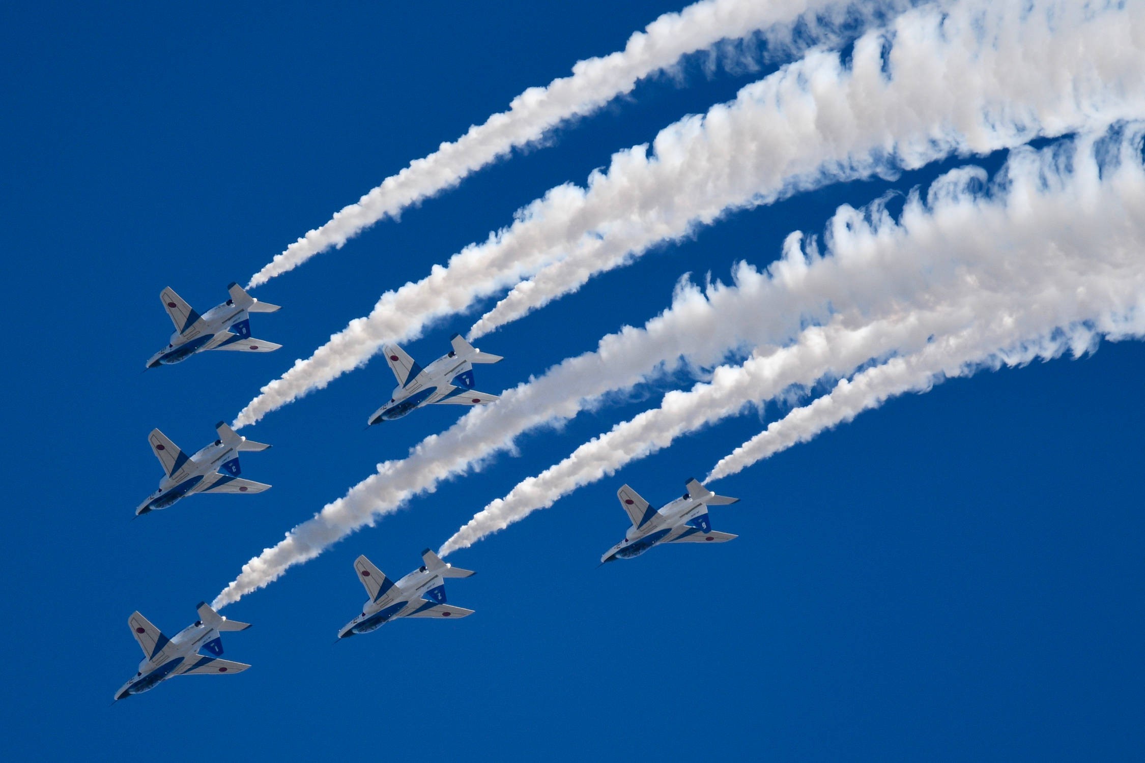 みんなのブルーインパルス 令和7年〈特別編〉
「第11飛行隊、T-4ブルーインパルスが30周年」 その1（全4回）