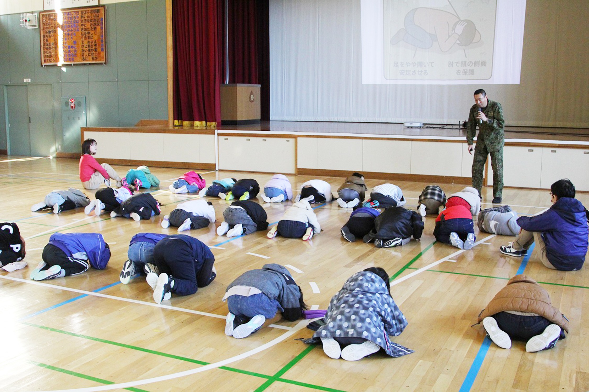 「自分を守り、助け合う」防災教室　隊長講話に児童も真剣な眼差し｜倶知安駐屯地