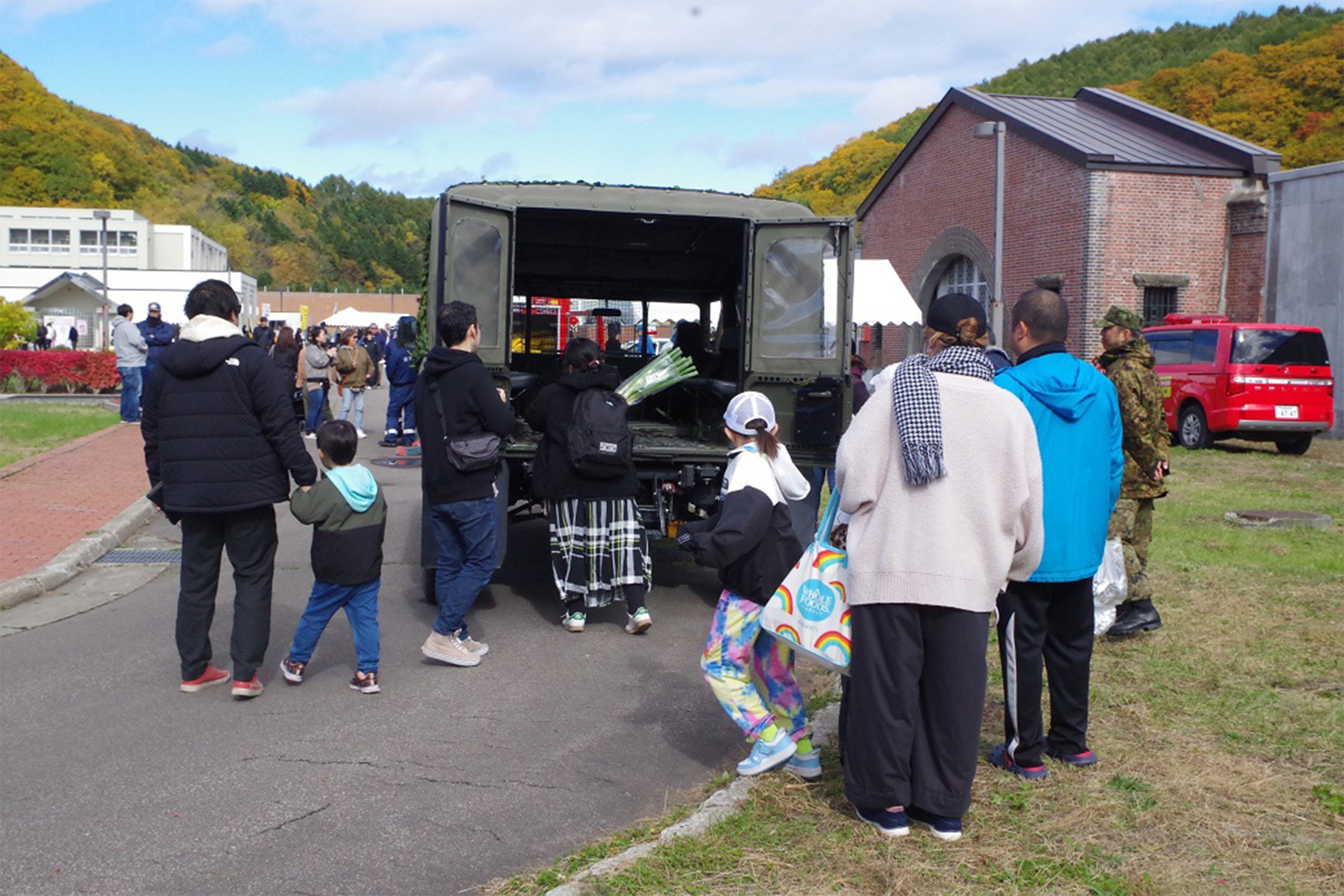 装備展示で来場者を魅了 網走矯正展を後方支援｜美幌駐屯地