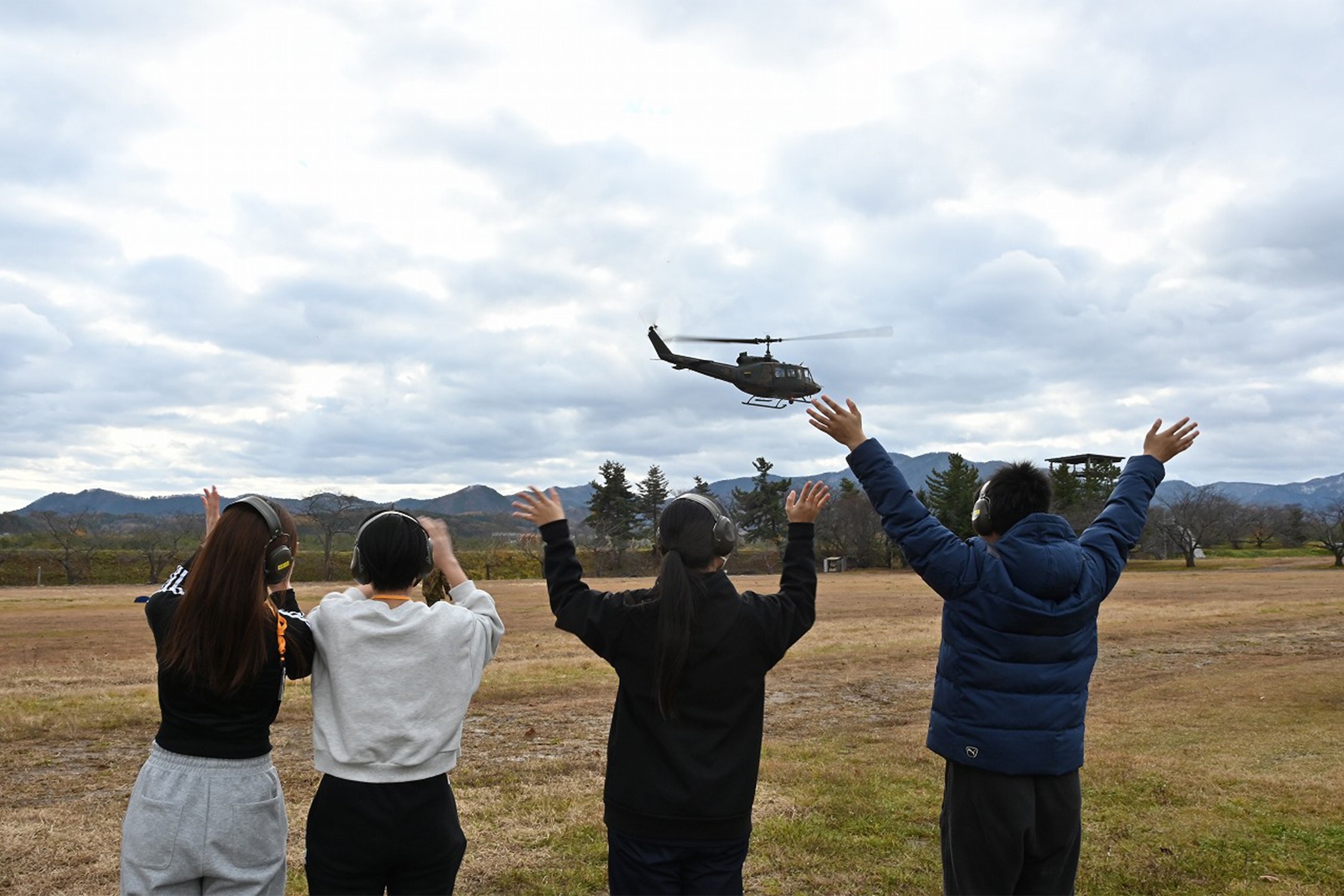 空の旅で深まる信頼 協力者招き航空機体験搭乗｜弘前駐屯地