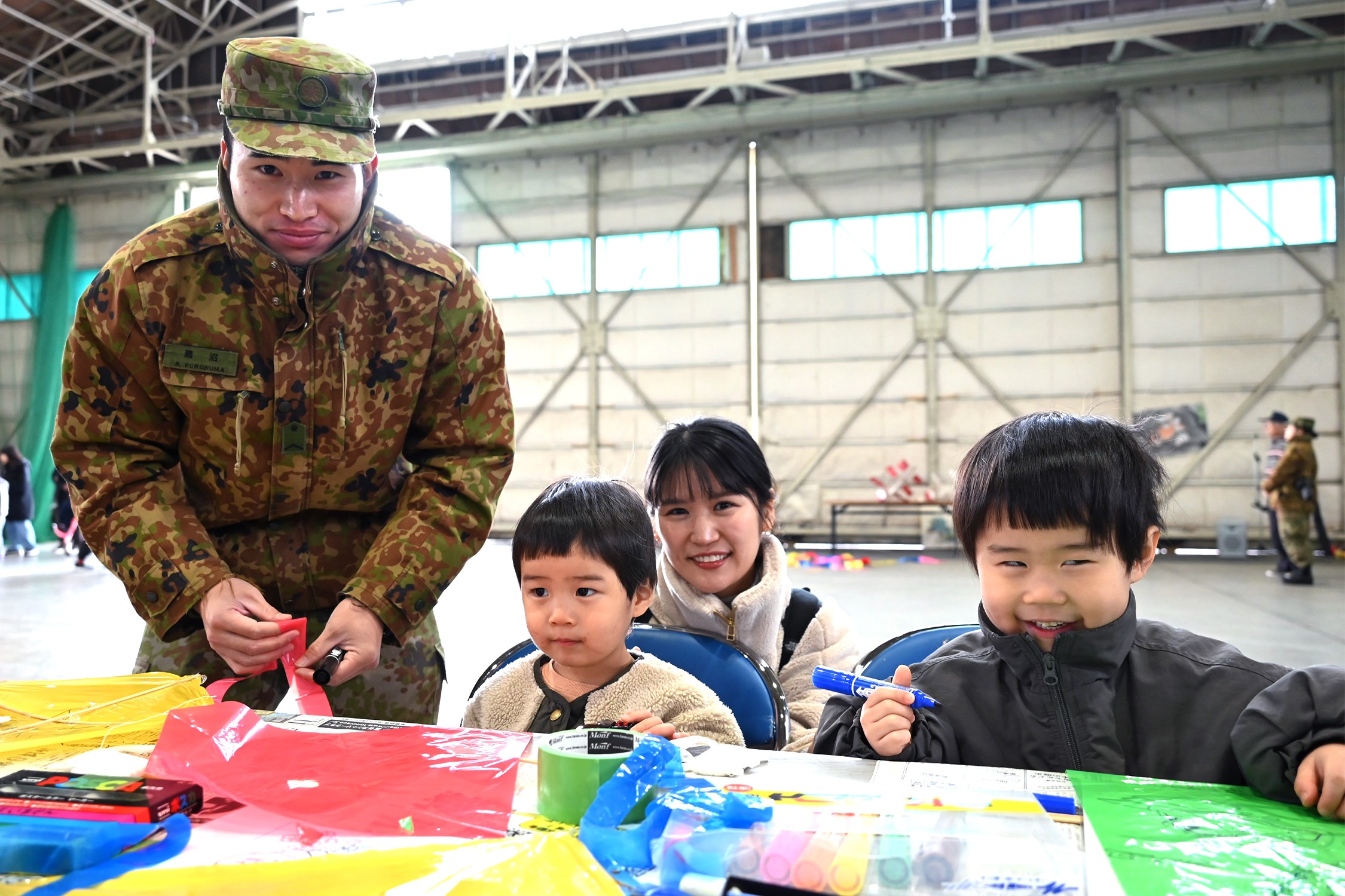 大空に舞う新春の彩り 霞目で凧揚げフェスティバル｜霞目駐屯地