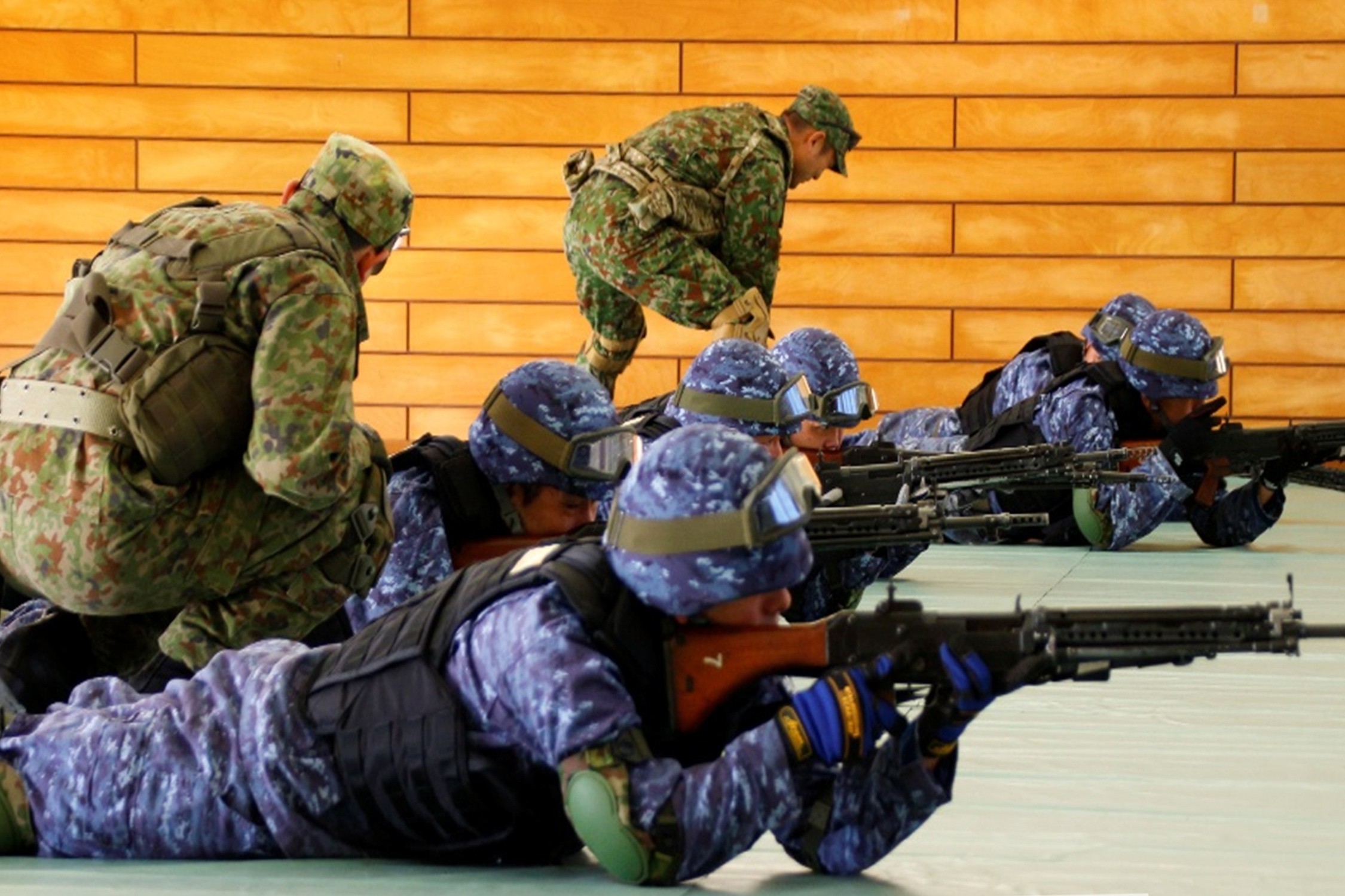 海自隊員に近接戦闘要領を指導 島の守りを共に｜対馬駐屯地