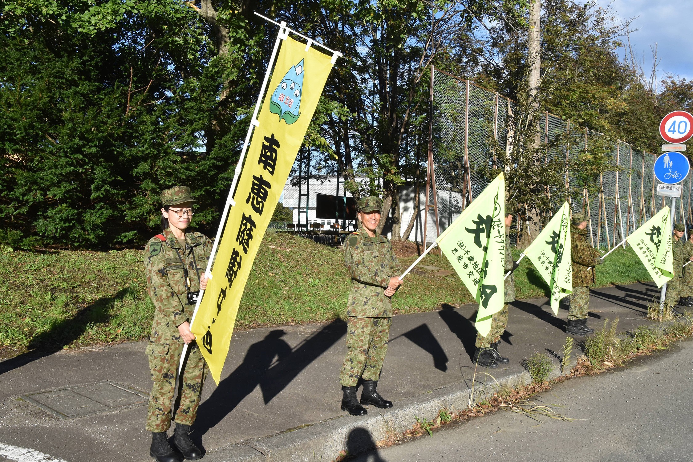 「ながらスマホ」「飲酒運転」根絶へ 隊員が街頭で啓発活動｜南恵庭駐屯地