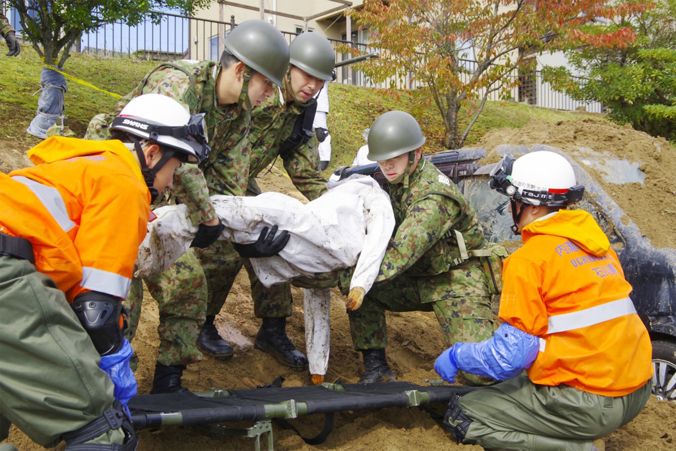 現場で試される連携力 救助と炊き出しで災害対応力を錬磨