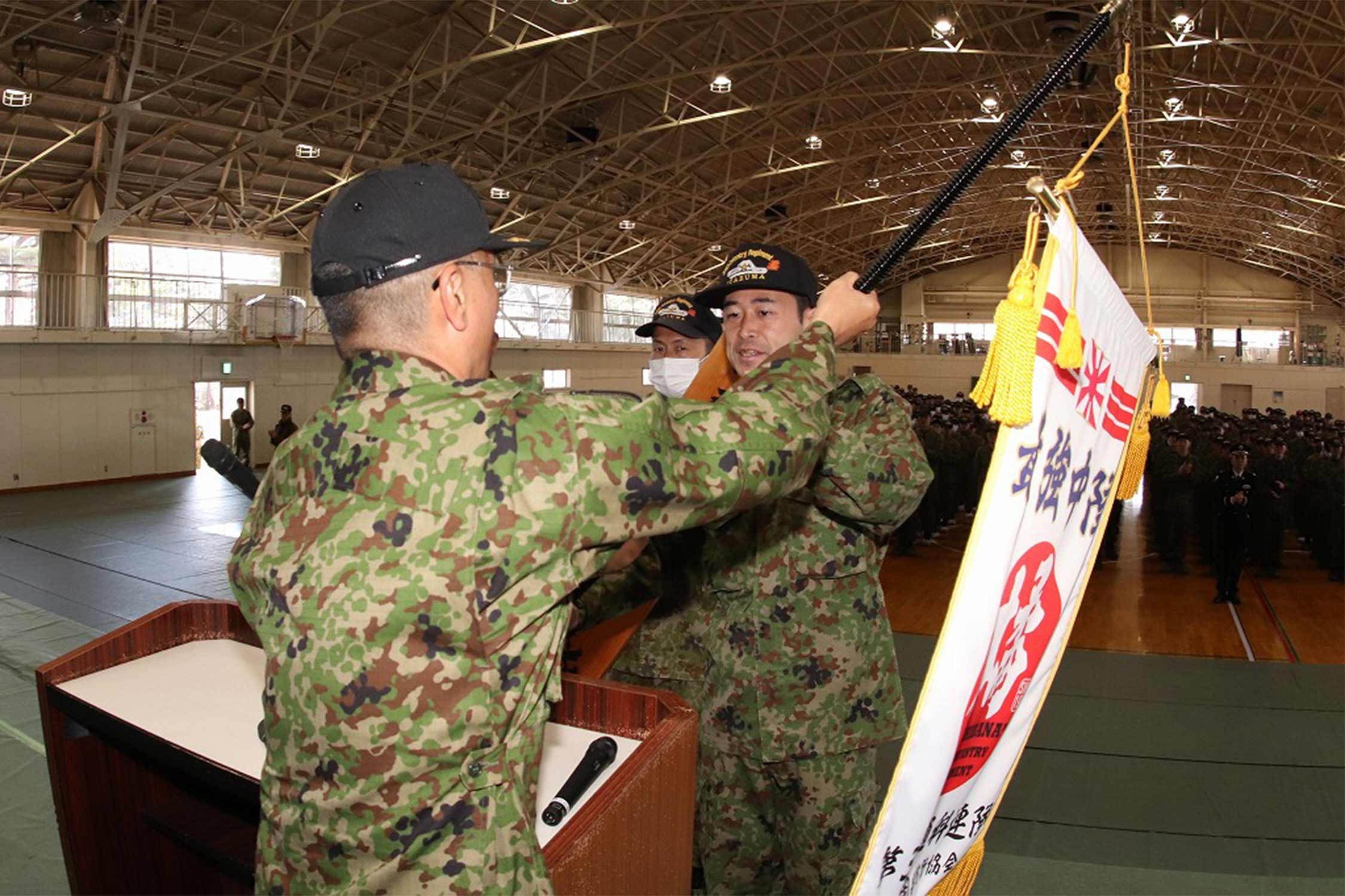 最強中隊を決定 本部管理中隊に表彰授与｜板妻駐屯地