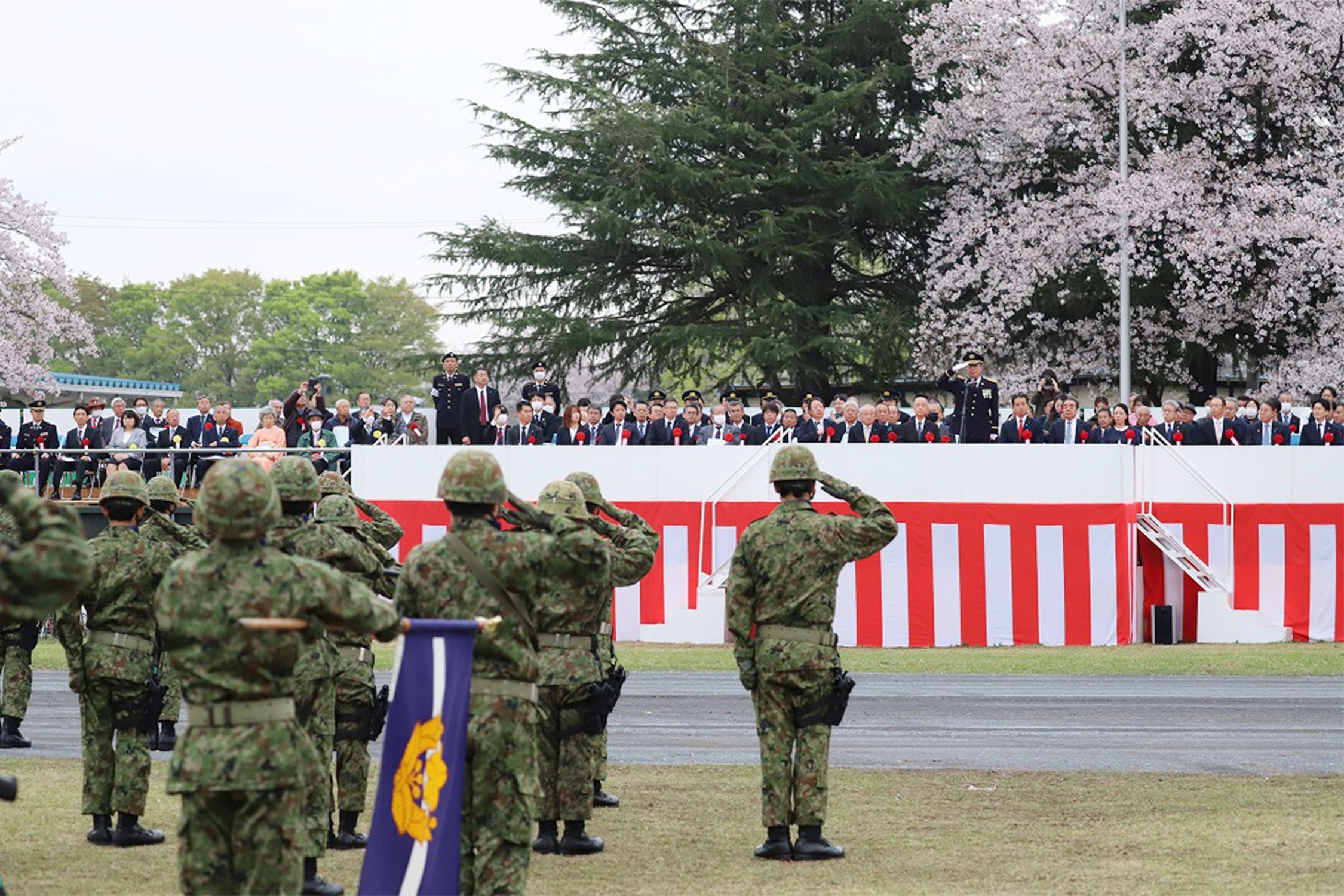 地域と自衛隊が一体に 創設75周年を祝う｜新町駐屯地