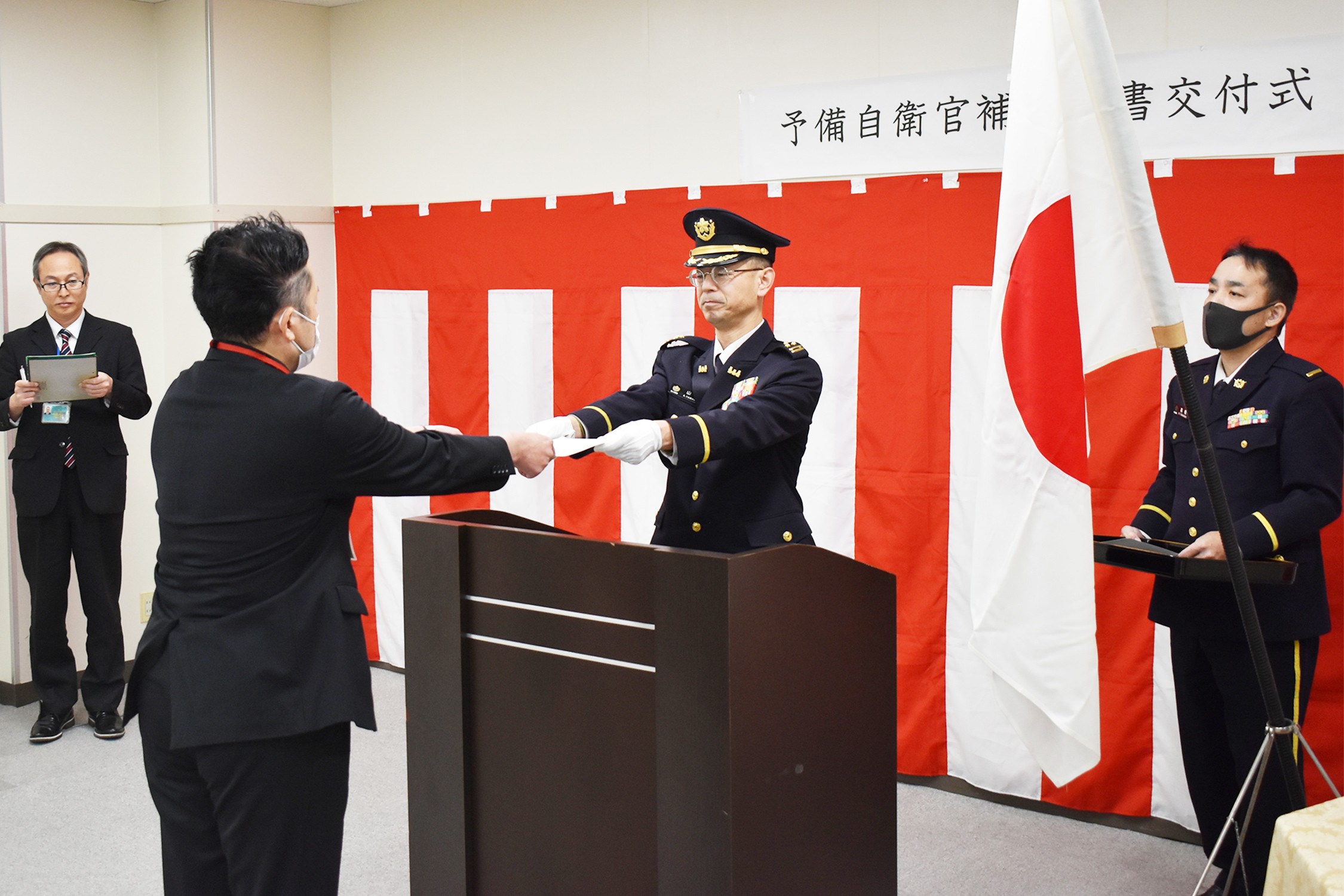 未来を支える力として 予備自衛官補に辞令書交付｜長野地本