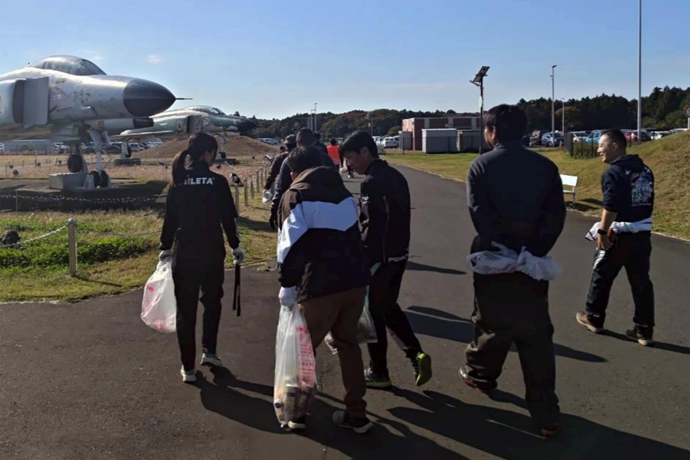 「クリーン・ウォーク」に参加 空の玄関口をきれいに｜百里基地