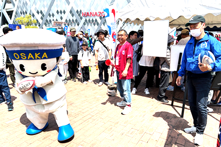 6000人超が笑顔に―花園ラグビー最終戦で制服＆車両体験が大人気｜大阪地本