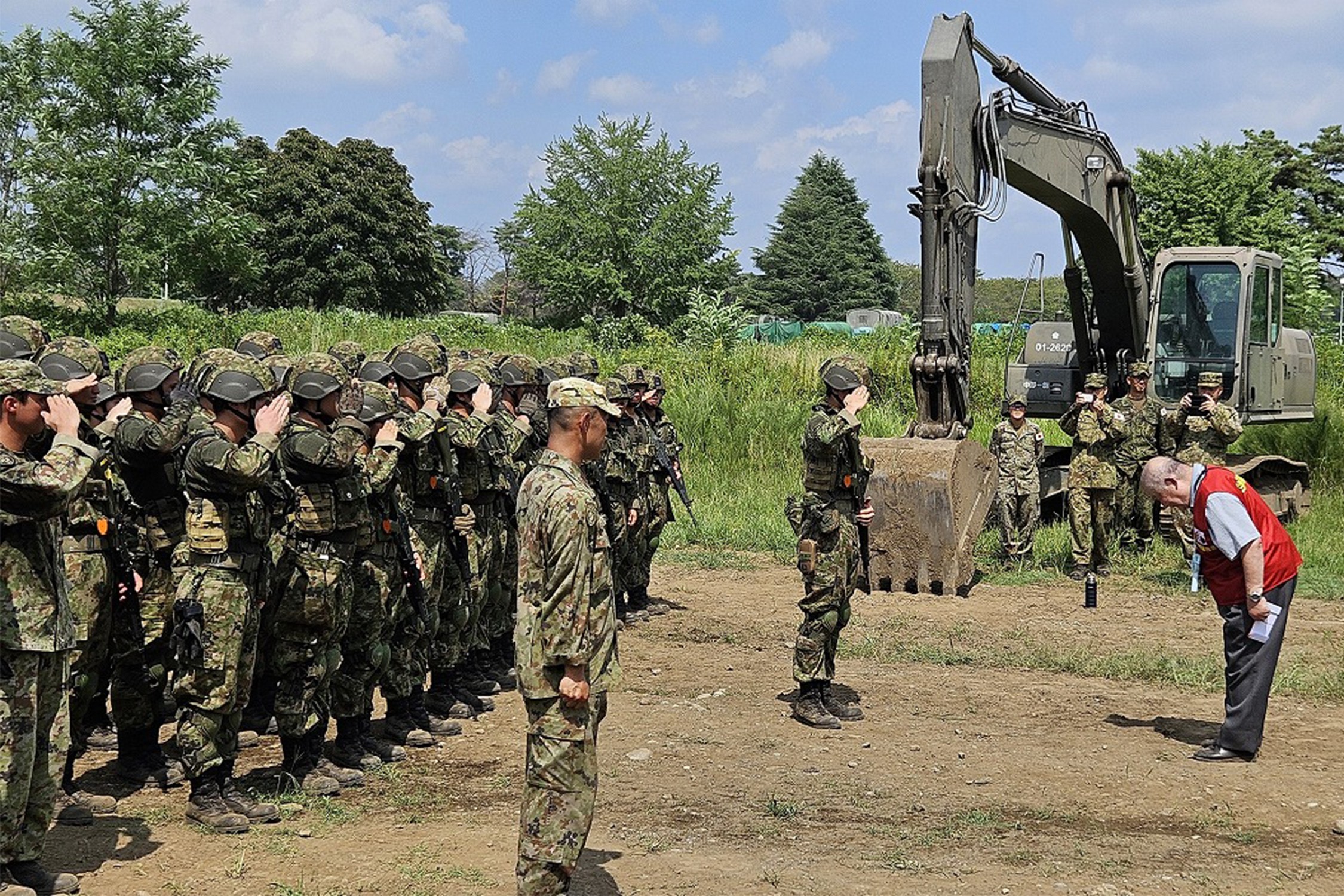 栃木県自衛隊家族会が宇都宮駐屯地を研修 新隊員にエール｜栃木地本