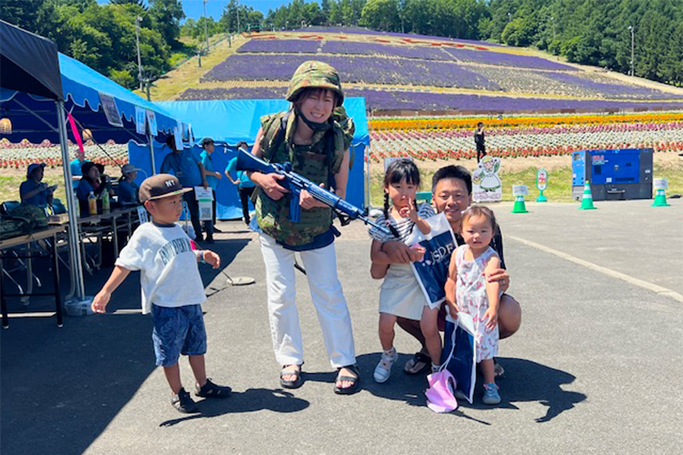 地域とともに歩む自衛隊の夏 広報ブースで親子に笑顔を届ける｜上富良野駐屯地