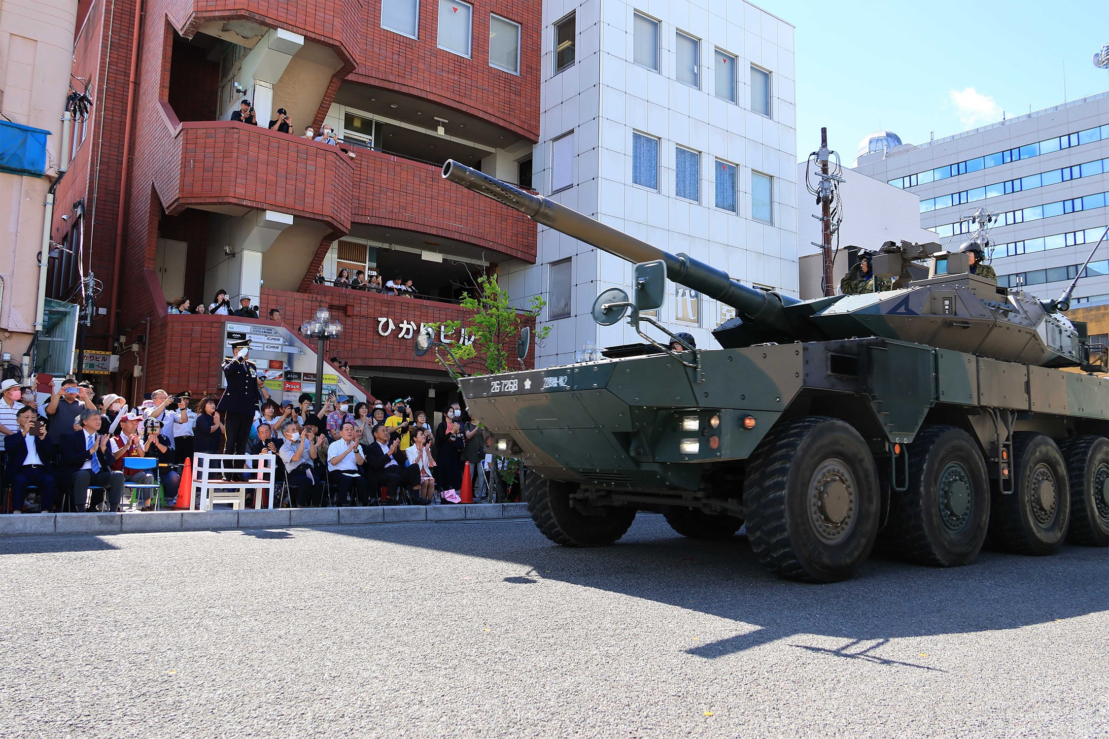 創立72周年で市中パレードとまちなかフェスタ 福島駅前が自衛隊一色に｜福島駐屯地