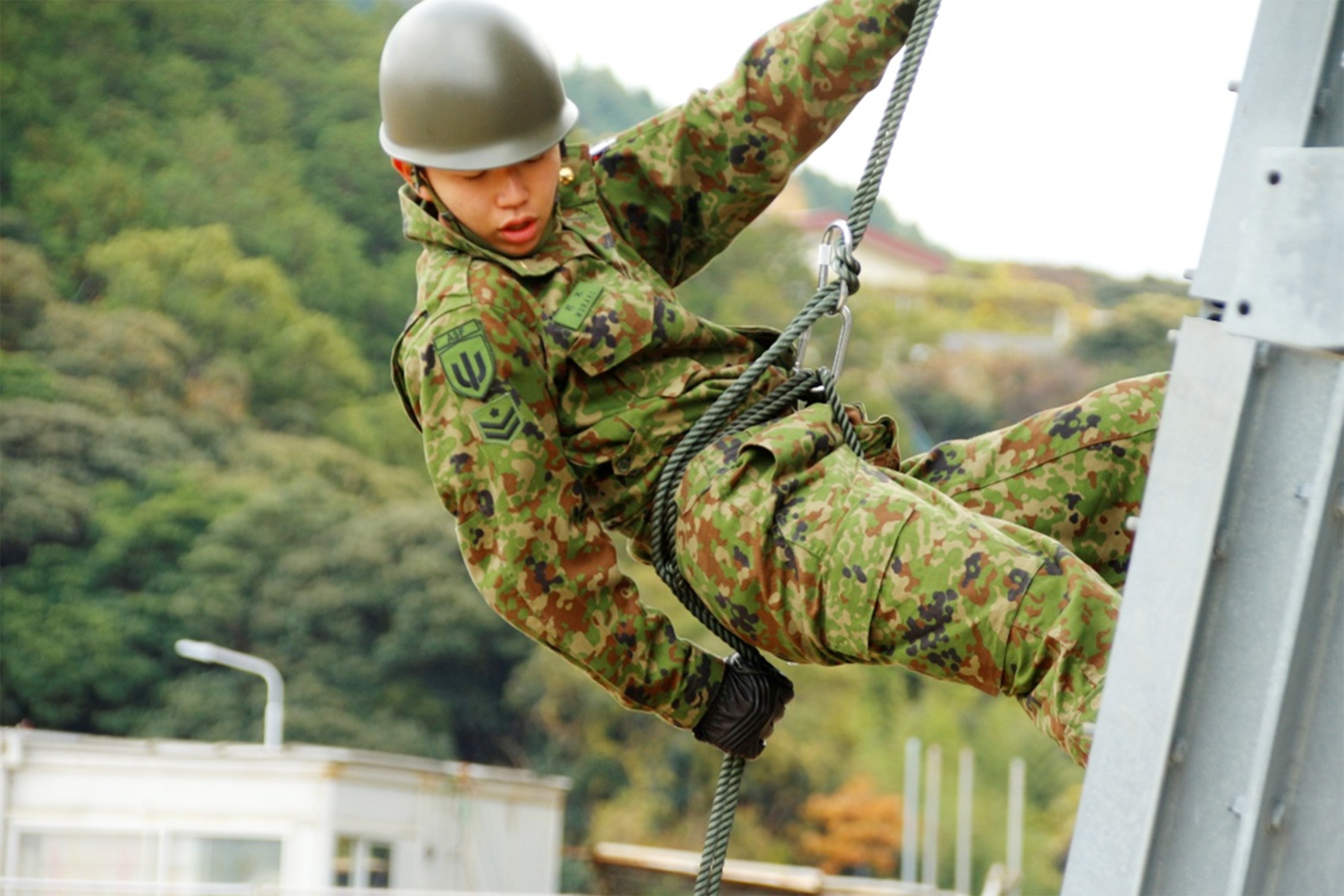【デジタル写真館】対馬駐屯地｜ロープ訓練（懸垂降下、リぺリング、ロープ橋渡河）