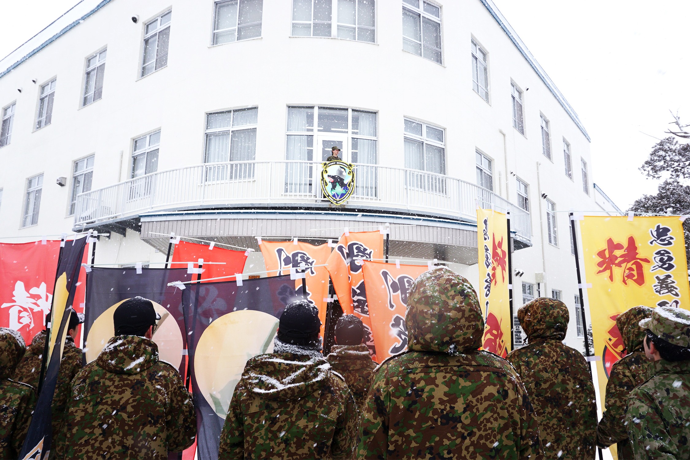 「ようこそ！」雪の歓迎受け着隊 幹部候補生第一歩｜美幌駐屯地