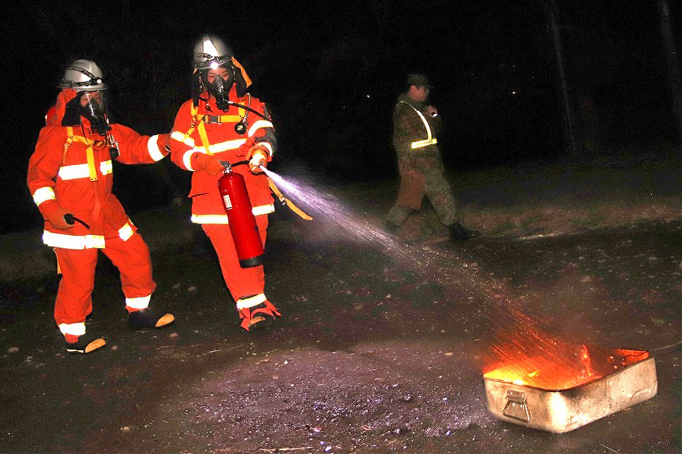 夜間火災を想定 迅速な集結と消火で一連の動作を確認｜板妻駐屯地