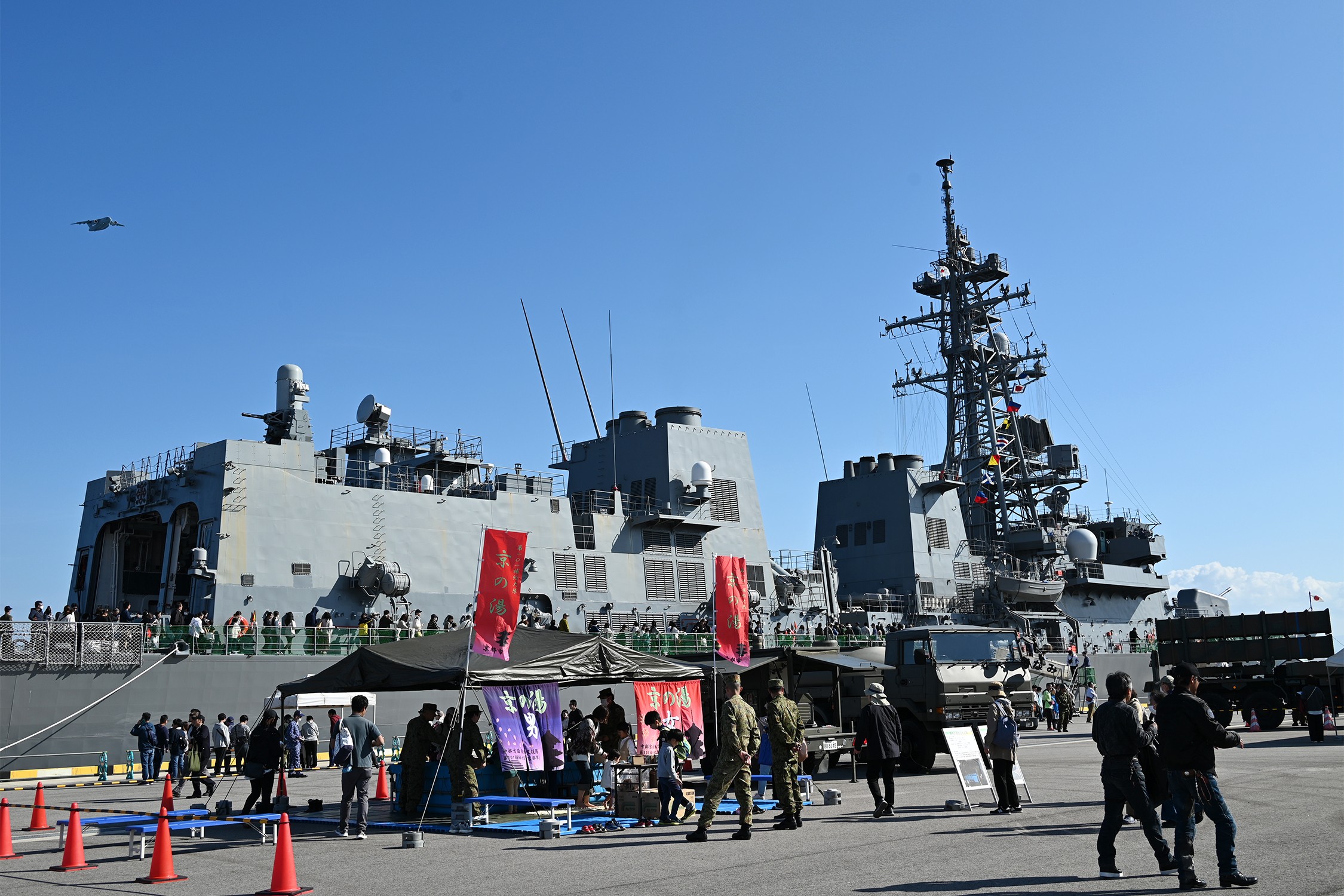 護衛艦と潜水艦が境港へ 約1万人が来場した自衛隊フェス｜鳥取地本