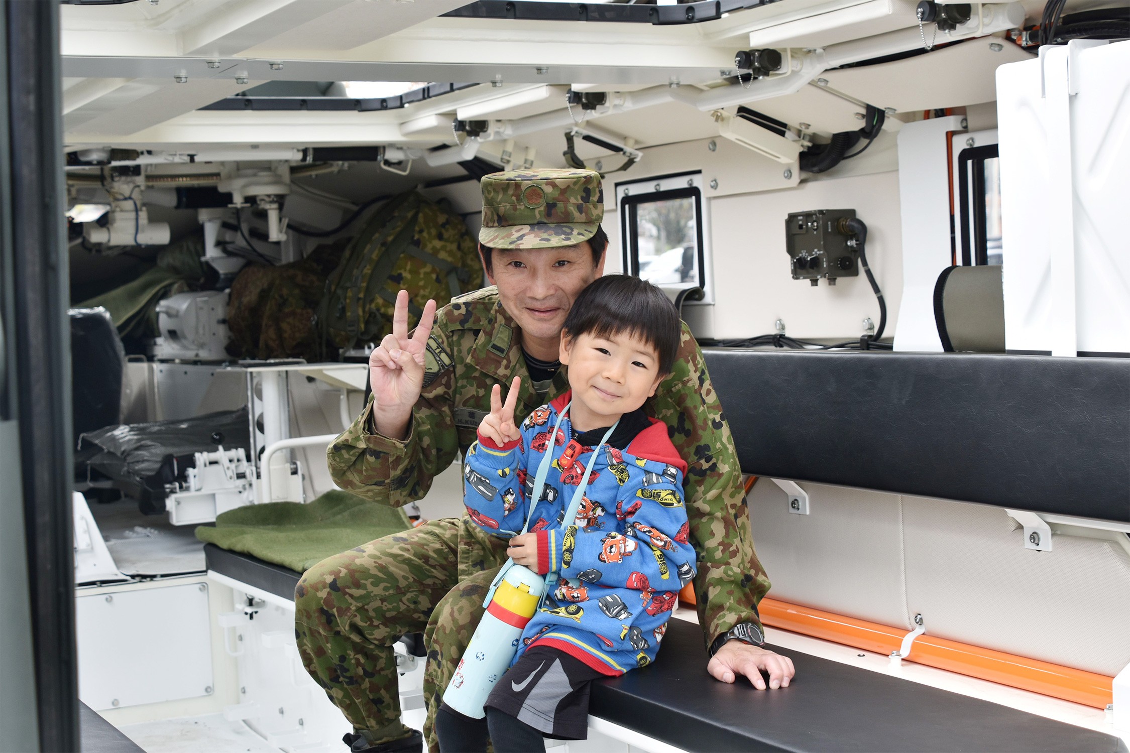 第5戦車隊がイベントを支援 96式装輪装甲車に長い列｜鹿追駐屯地
