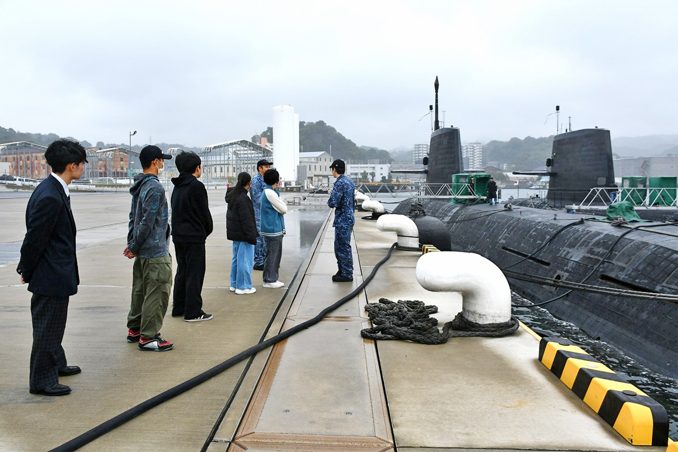 圧巻の潜水艦に胸高鳴る 学生らが艦内を見学｜栃木地本