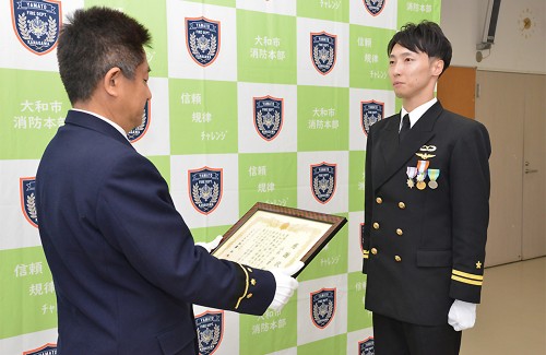 建物火災を消火 消防本部から感謝状贈呈｜海自航空集団