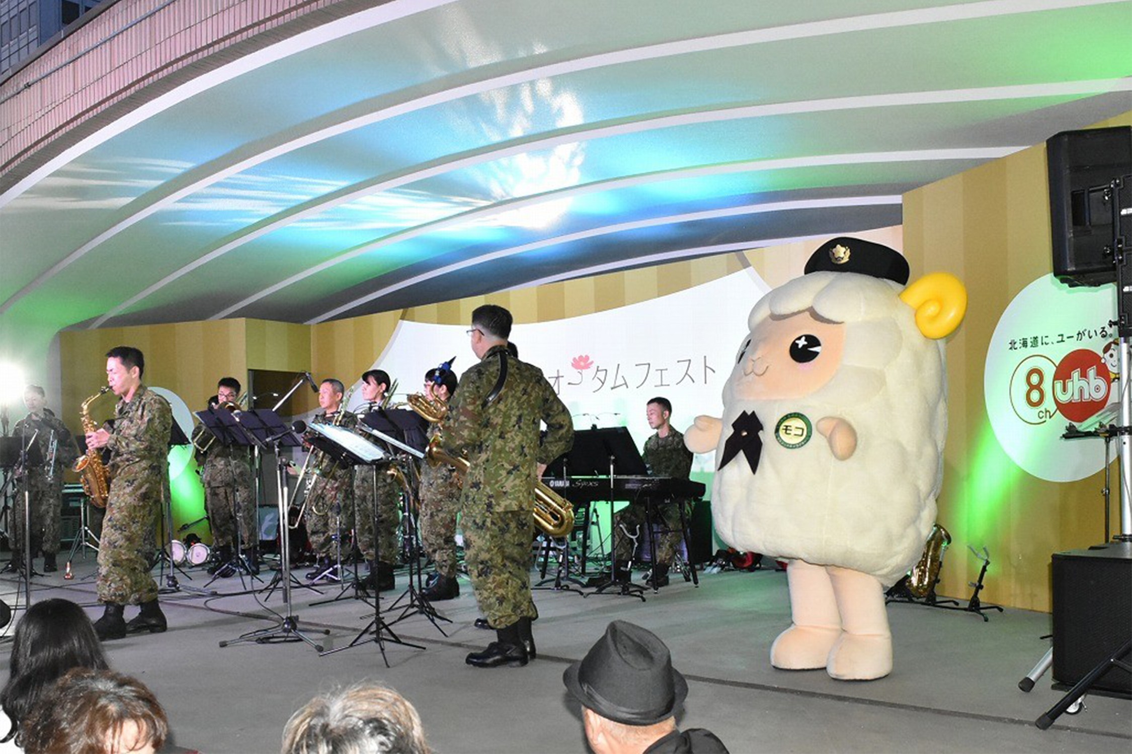 さっぽろオータムフェストで広報活動 音楽隊とモコが会場を盛り上げる｜札幌地本