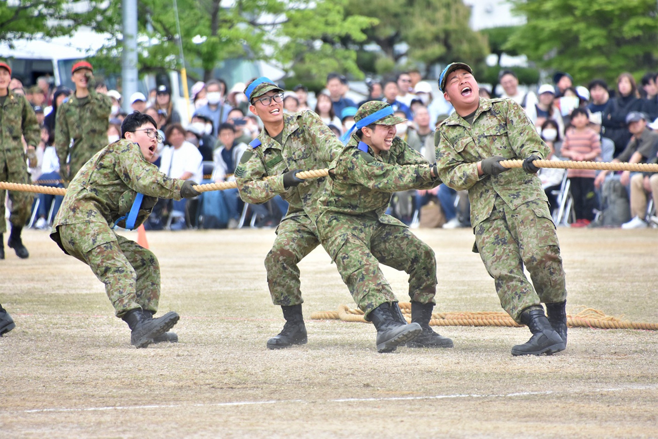 5本綱引きで会場沸かす 新隊員が成長した姿披露｜中部方面混成団