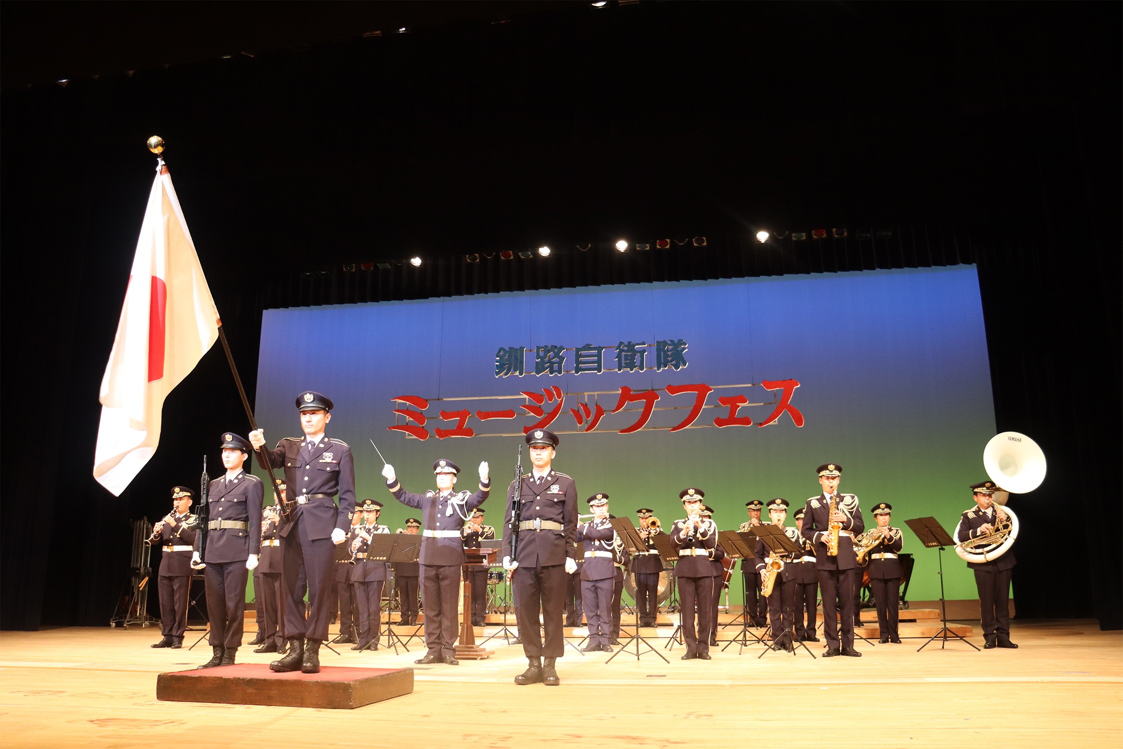 <span class='paid-label'>[会員限定]</span> 「栄光の架橋」響かせる 出演者と会場が一体に｜釧路駐屯地