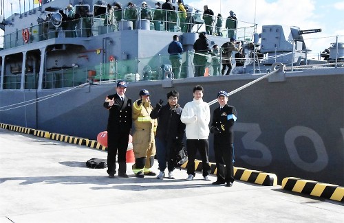 <span class='paid-label'>[会員限定]</span> 掃海隊群の艦艇見学に自衛官志望の高校生を引率｜静岡地本
